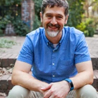 Andrew Holz headshot